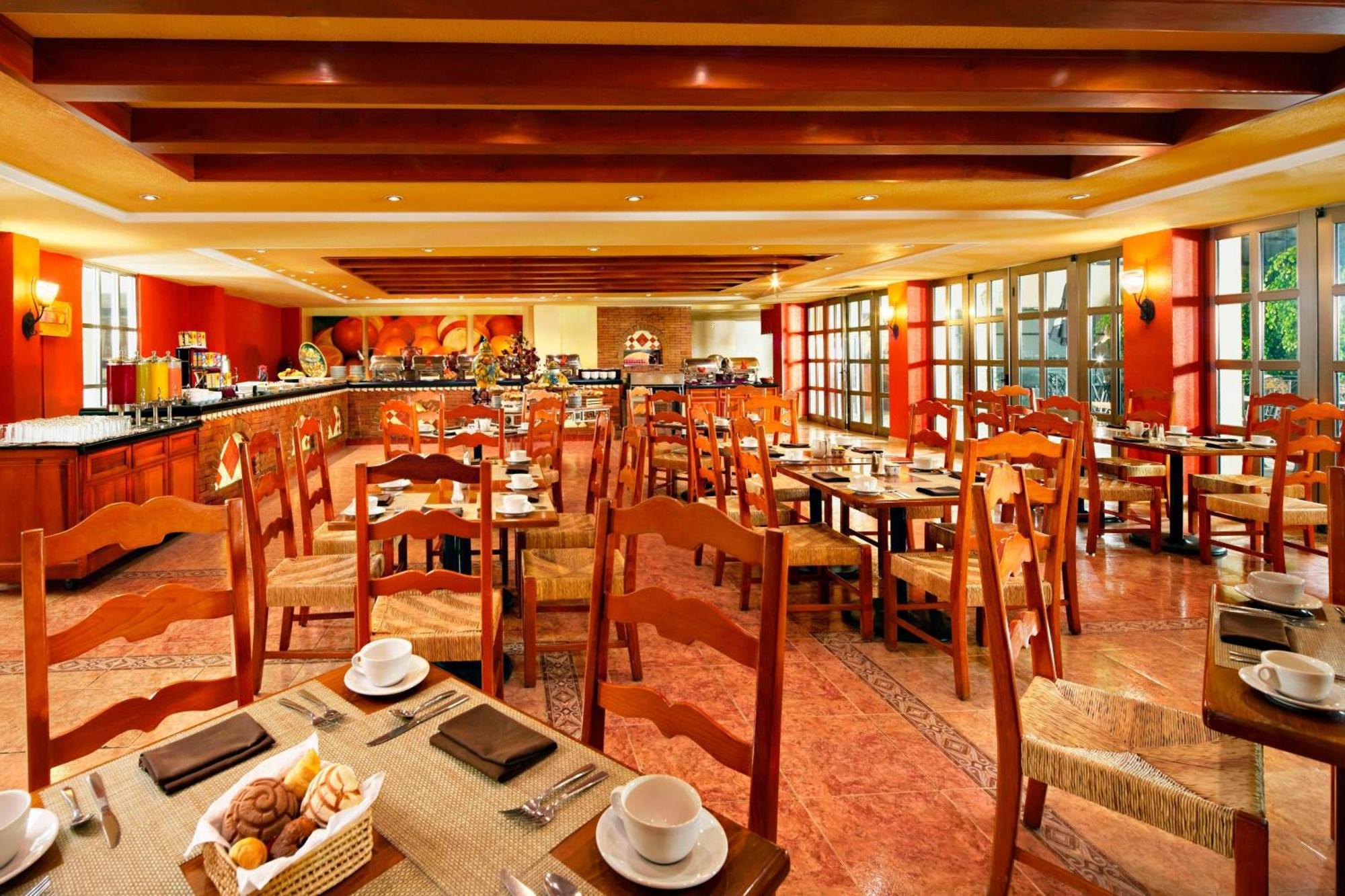 Fiesta Americana Hacienda Ixtapan De La Sal Esterno foto The restaurant
