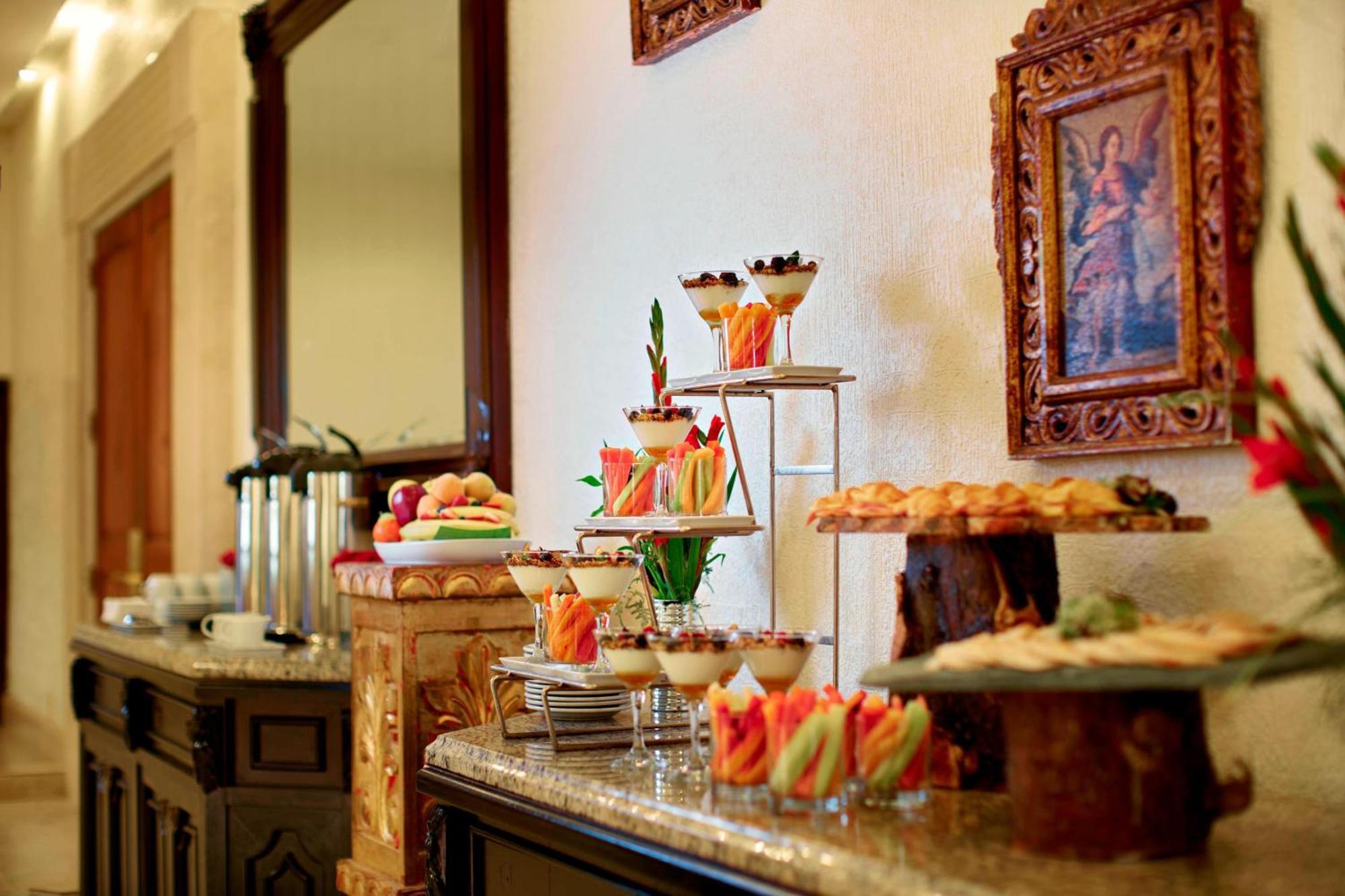 Fiesta Americana Hacienda Ixtapan De La Sal Esterno foto A buffet at a hotel