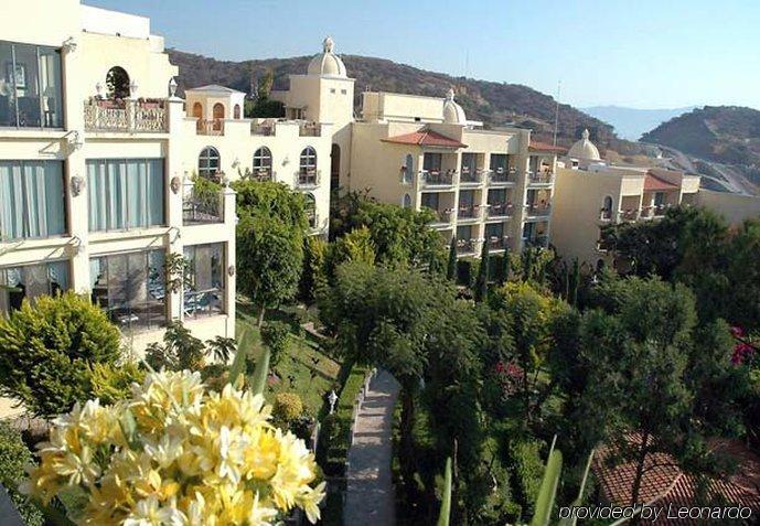 Fiesta Americana Hacienda Ixtapan De La Sal Esterno foto Residential buildings in Glyfáda